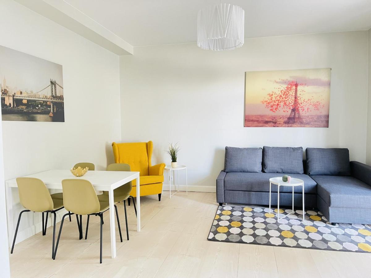Aday - 2 Bedroom Apartment With Patio อัลบอร์ ภายนอก รูปภาพ