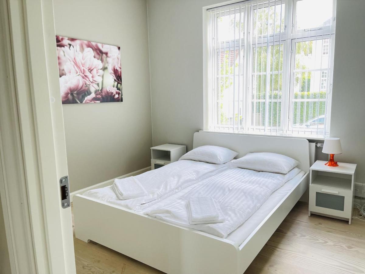 Aday - 2 Bedroom Apartment With Patio อัลบอร์ ภายนอก รูปภาพ