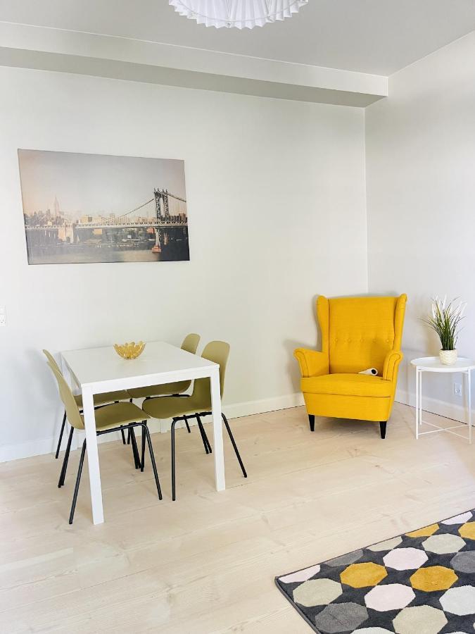 Aday - 2 Bedroom Apartment With Patio อัลบอร์ ภายนอก รูปภาพ